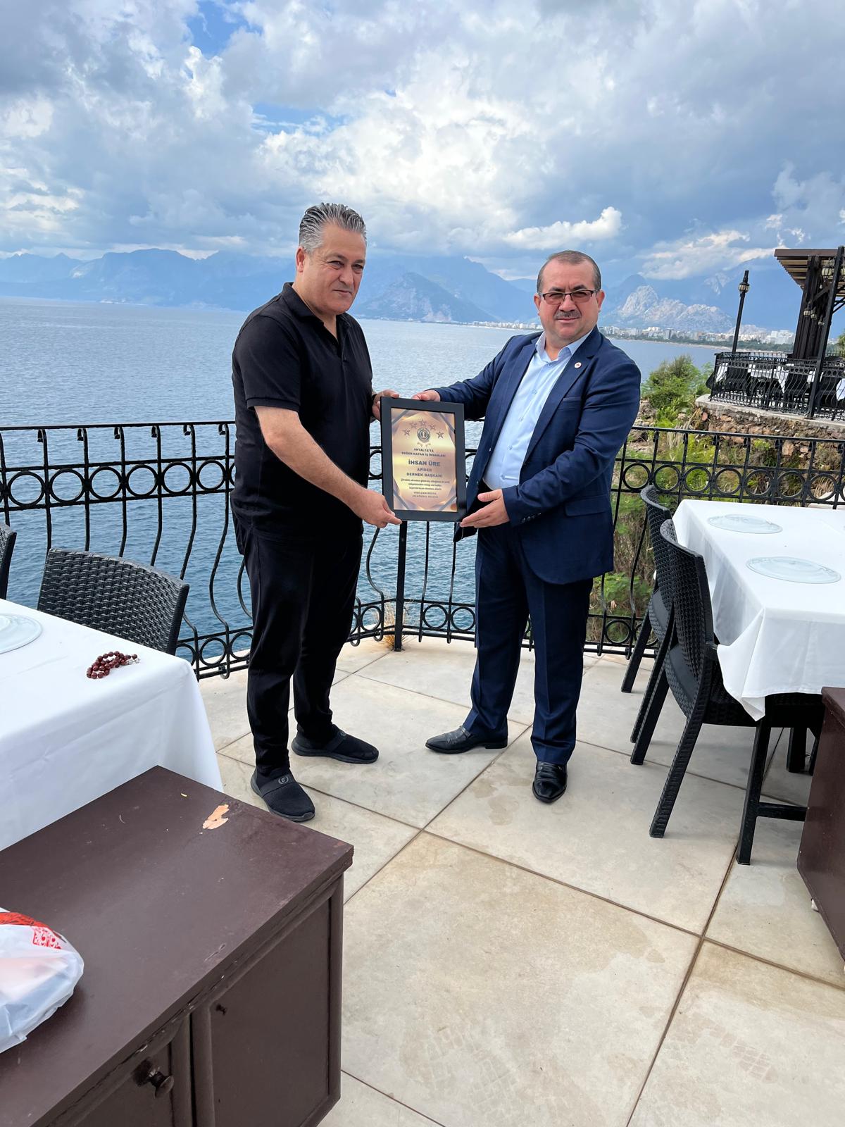 ANTALYA’NIN GURURU İHSAN ÜRE’YE ANLAMLI ÖDÜL