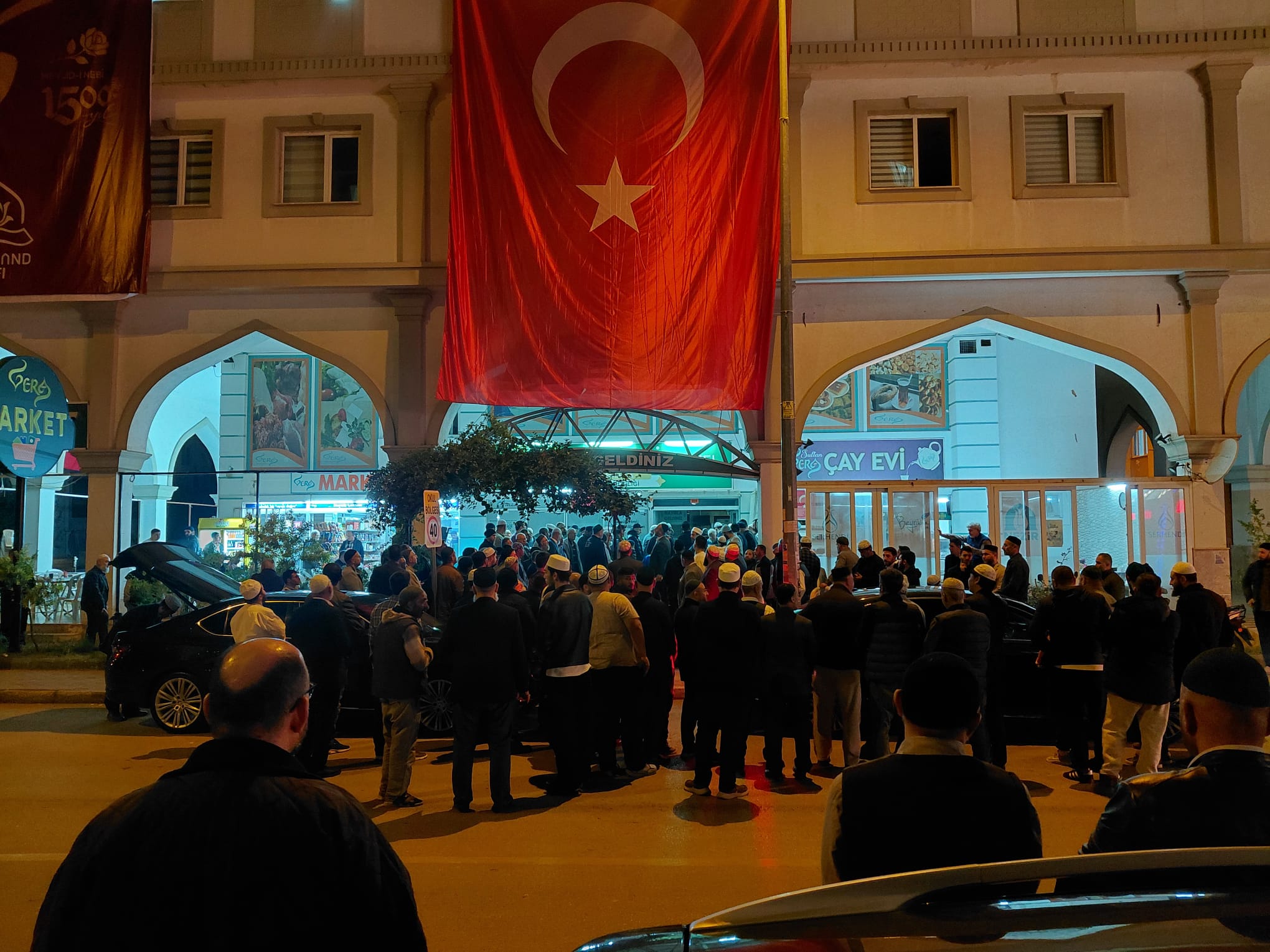 Menzil Cemaati’nin önde gelen gönül insanlarından Şeyh Seyyid Muhammed Mübarek Elhüseyni, bugün Antalya’ya gelerek manevi bir buluşmaya vesile oldu