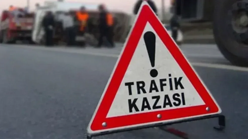 Belediye otobüsüne arkadan çarptı: Sürücü ağır yaralı
